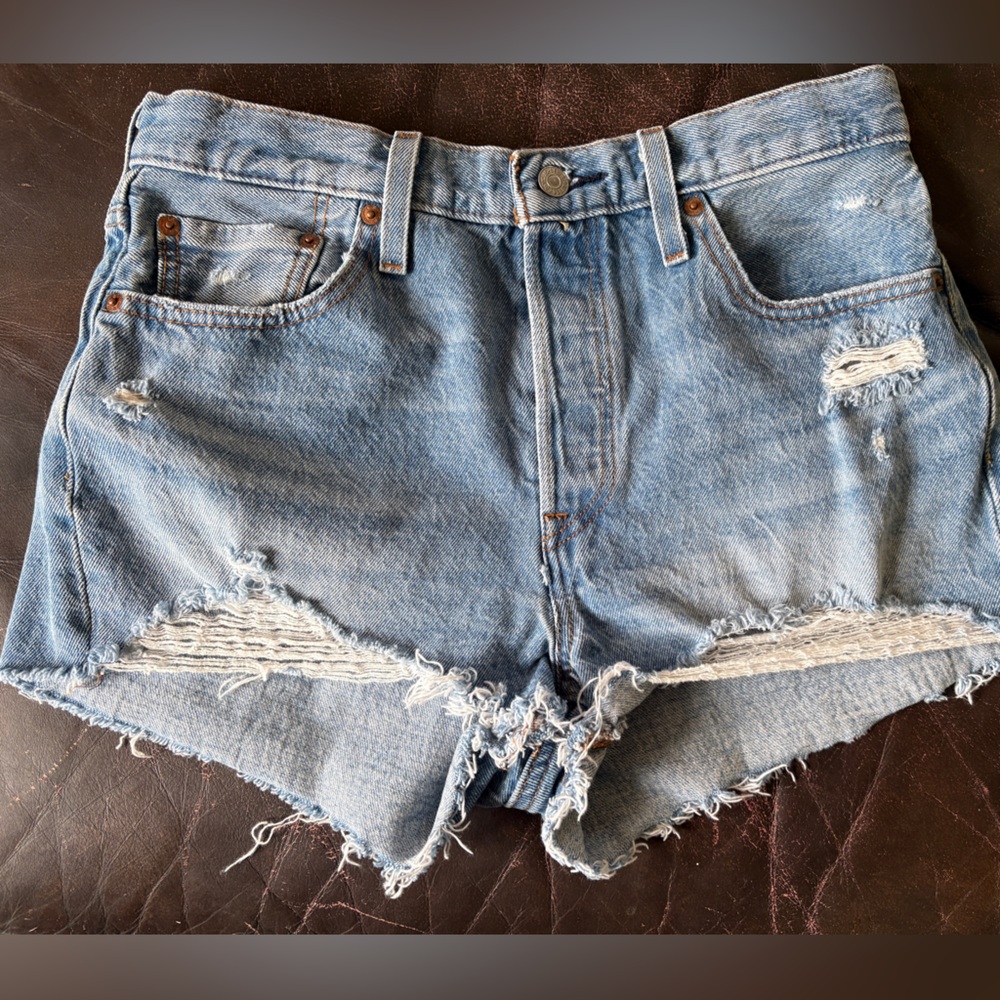 Levi's 501 distressed shorts